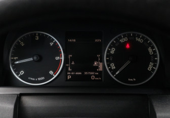 Подержанный автомобиль Land Rover Discovery 2010 года (24 фото)