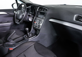 Подержанный автомобиль Citroen C4 Sedan 2016 года (8 фото)