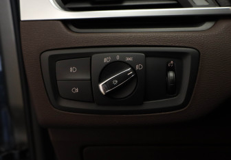 Подержанный автомобиль BMW X1 2016 года (8 фото)