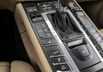 Подержанный автомобиль Porsche Macan 2020 года (21 фото)