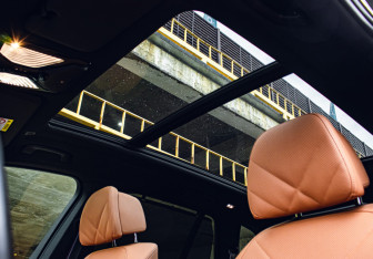 Подержанный автомобиль BMW X5 2024 года (19 фото)