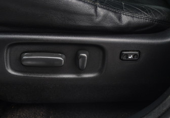 Подержанный автомобиль Toyota RAV4 2011 года (15 фото)