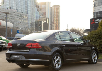 Подержанный автомобиль Volkswagen Passat Sedan 2011 года (4 фото)