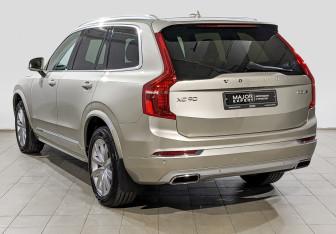 Подержанный автомобиль Volvo XC90 2016 года (7 фото)
