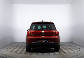 Подержанный автомобиль Volkswagen Tiguan 2014 года (6 фото)