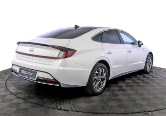Подержанный автомобиль Hyundai Sonata 2021 года (5 фото)