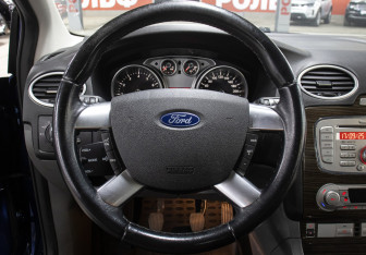 Подержанный автомобиль Ford Focus Sedan 2008 года (17 фото)