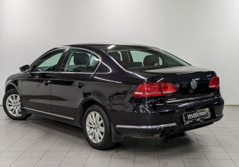 Подержанный автомобиль Volkswagen Passat Sedan 2012 года (7 фото)