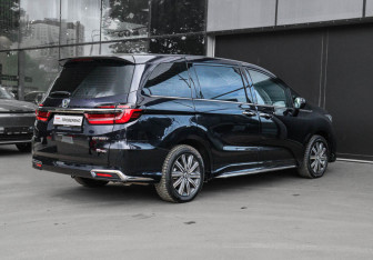 Подержанный автомобиль Honda Odyssey Minivan 2024 года (4 фото)