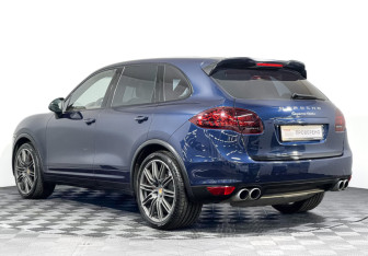 Подержанный автомобиль Porsche Cayenne 2012 года (7 фото)