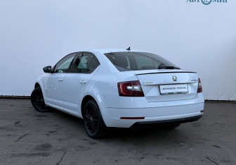 Подержанный автомобиль Skoda Octavia Liftback 2018 года (7 фото)