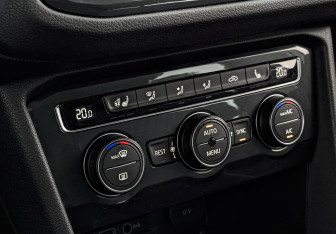 Подержанный автомобиль Volkswagen Tiguan 2018 года (21 фото)
