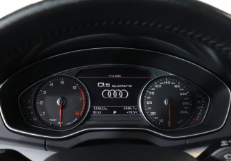 Подержанный автомобиль Audi Q5 2017 года (11 фото)