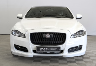 Подержанный автомобиль Jaguar XJ 2016 года (2 фото)