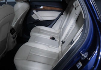 Подержанный автомобиль Audi Q5 2020 года (10 фото)