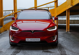 Подержанный автомобиль Tesla Model X 2019 года (2 фото)