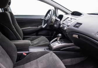 Подержанный автомобиль Honda Civic Sedan 2008 года (9 фото)