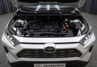 Подержанный автомобиль Toyota RAV4 2019 года (9 фото)