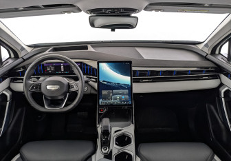 Подержанный автомобиль Geely Atlas 2024 года (14 фото)