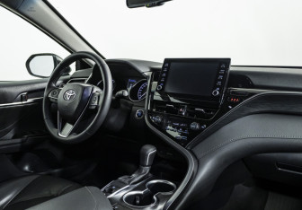 Подержанный автомобиль Toyota Camry Sedan 2021 года (9 фото)