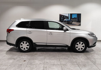 Подержанный автомобиль Mitsubishi Outlander 2017 года (4 фото)
