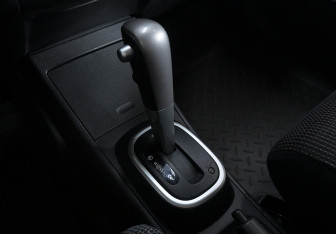 Подержанный автомобиль Nissan Tiida Hatchback 2010 года (12 фото)