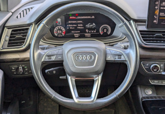 Подержанный автомобиль Audi Q5 2021 года (20 фото)