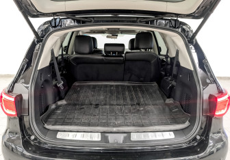 Подержанный автомобиль Infiniti QX60 2017 года (10 фото)