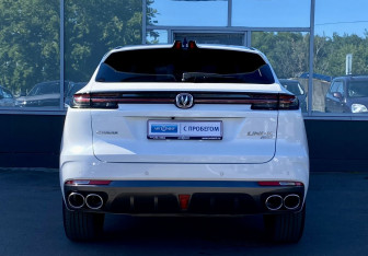 Подержанный автомобиль Changan UNI-K 2023 года (6 фото)