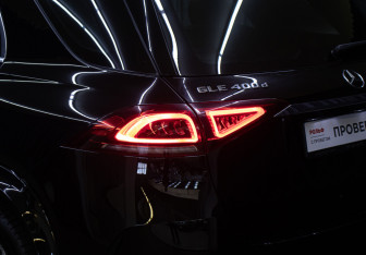 Подержанный автомобиль Mercedes-Benz GLE 2020 года (25 фото)