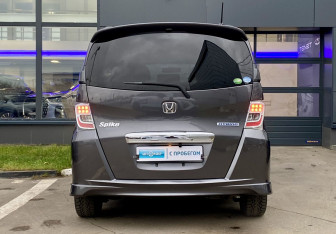 Подержанный автомобиль Honda Freed 2013 года (6 фото)