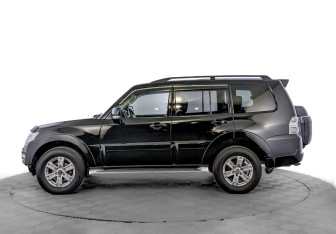 Подержанный автомобиль Mitsubishi Pajero 2014 года (8 фото)