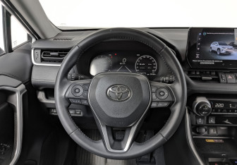 Подержанный автомобиль Toyota RAV4 2024 года (22 фото)