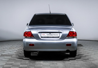 Подержанный автомобиль Mitsubishi Lancer Sedan 2007 года (6 фото)