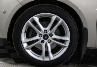 Подержанный автомобиль Ford Focus Sedan 2015 года (7 фото)