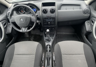 Подержанный автомобиль Renault Duster 2017 года (10 фото)