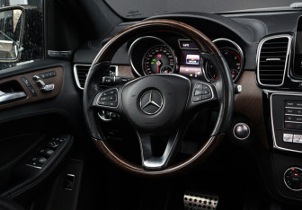 Подержанный автомобиль Mercedes-Benz GLE 2016 года (14 фото)