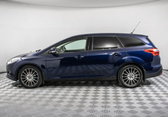 Подержанный автомобиль Ford Focus Wagon 2013 года (8 фото)