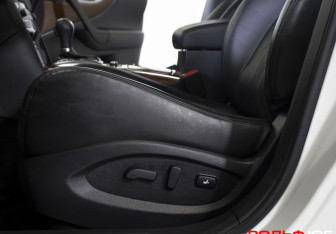 Подержанный автомобиль Infiniti QX70 2016 года (15 фото)