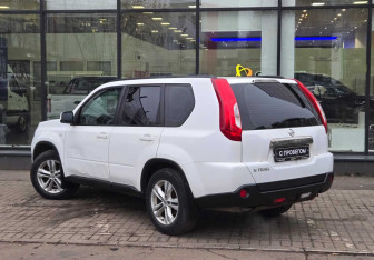 Подержанный автомобиль Nissan X-Trail 2013 года (6 фото)