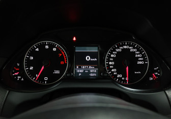 Подержанный автомобиль Audi Q5 2012 года (13 фото)