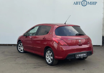 Подержанный автомобиль Peugeot 308 Hatchback 2012 года (6 фото)