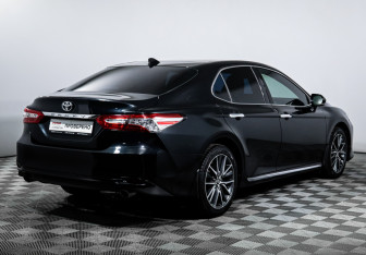 Подержанный автомобиль Toyota Camry Sedan 2023 года (5 фото)