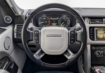 Подержанный автомобиль Land Rover Range Rover 2015 года (21 фото)