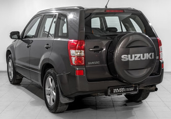 Подержанный автомобиль Suzuki Grand Vitara 2008 года (7 фото)