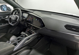 Подержанный автомобиль Geely Tugella 2023 года (21 фото)