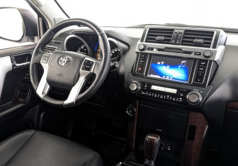 Подержанный автомобиль Toyota Land Cruiser Prado 2017 года (28 фото)