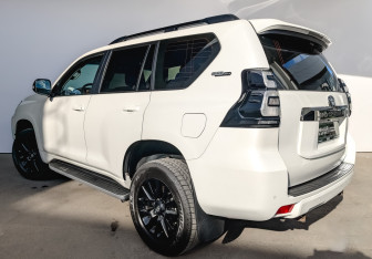 Подержанный автомобиль Toyota Land Cruiser Prado 2020 года (7 фото)