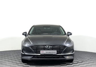 Подержанный автомобиль Hyundai Sonata 2022 года (2 фото)