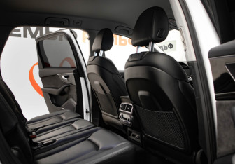 Подержанный автомобиль Audi Q7 2019 года (31 фото)